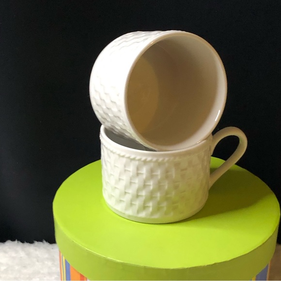 Set Of 2 Oneida’s Majesticware, Basketweave Stoneware Cups/Mugs - Picture 7 of 8